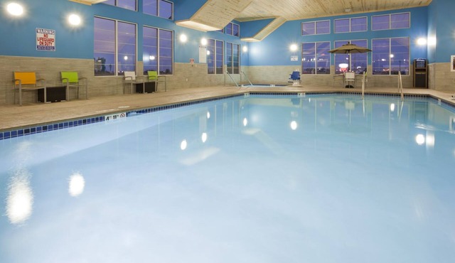 Gateway Park Hotel and Suites