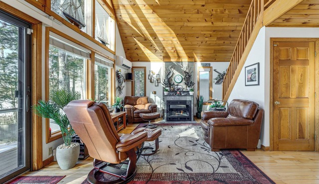 Gateway to Acadia! Green Lake Home w/Hot Tub