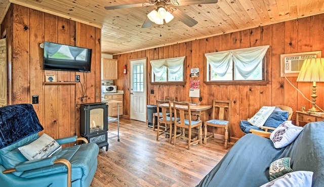 Gateway to Boyne Mtn! 'Nestle by Lake' Cottage