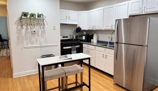 Gateway to DC - Charming 2-bdr apartment in the heart of Union Market