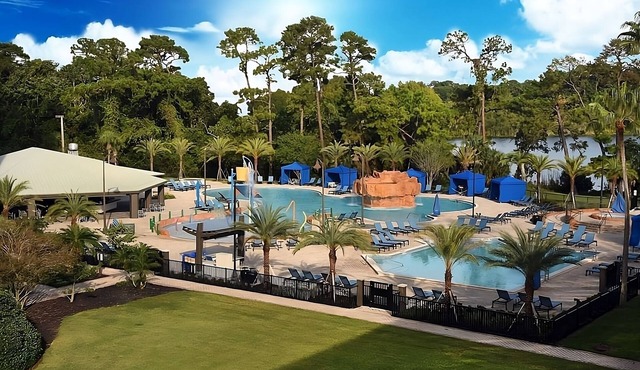 Gateway to Disney Magic: 2 Family Units with Pool Access!Shuttle to Disney-World