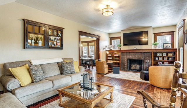 Gateway to PA Wilds: Brockport Family Home!