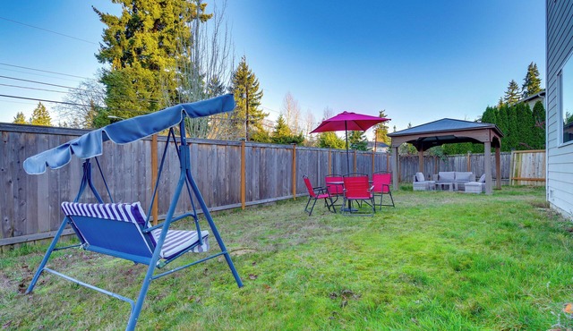 Gateway to Seattle! Lynnwood Home w/Gazebo & Yard