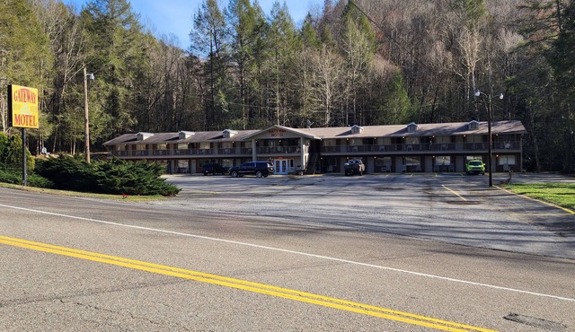 Gateway to the Breaks Motel