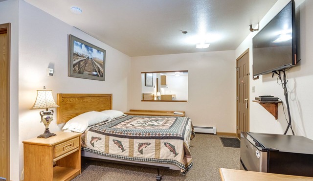 Gateway to the Kenai Peninsula! Mtn-View Apartment