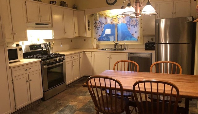Gather HERE With Family & Friends! Private, cozy, fast WiFi
