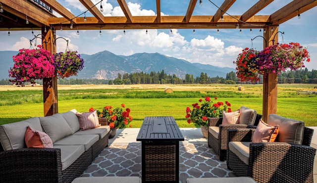 Gather in Comfort: Large Property with 5 Rentals