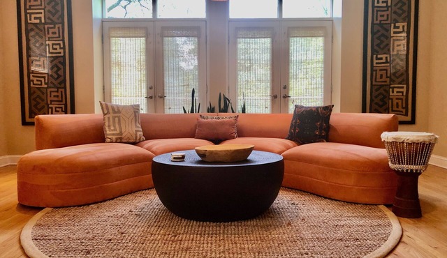 Gather, relax, enjoy— in chic luxury home near Lake Michigan & McCormick Center