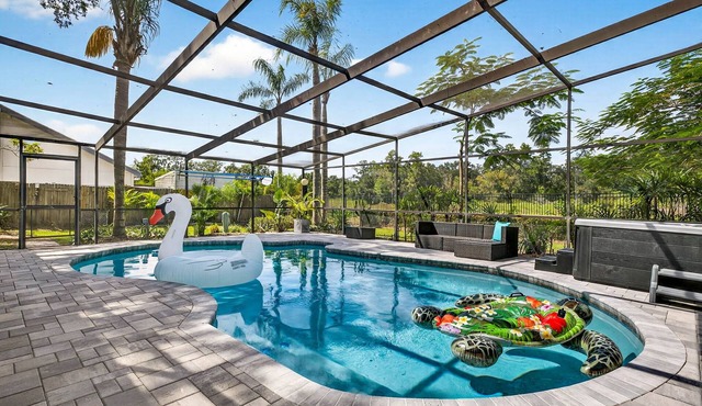 “Gather & Splash” – 3BR Pool Home w/Hot Tub