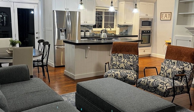 Gather & Stay: Perfect for Friends and Family