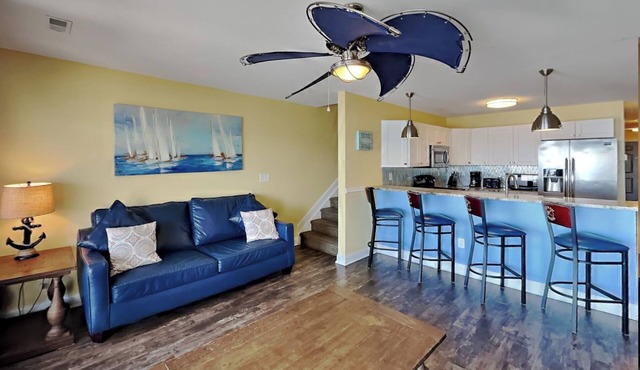 Gather the Crew—Right on the Water | 12 ppl | C202