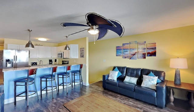 Gather the Crew—Waterfront Style | 12 ppl | C105
