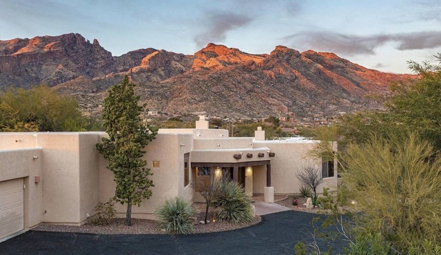 Gather the family for the holidays! Luxury. Relaxation. Mountain Views. Pool.