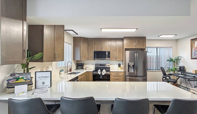 Gather Together w/Workspace, Garage, Pets