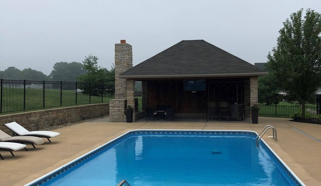 Gathering Place- heated pool and hot tub, 7 bedrooms, 5 baths- 599 a night