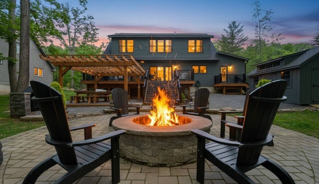 Gathering Place: Lakefront w. boat slip | Dog friendly | Hot tub | Fire pit