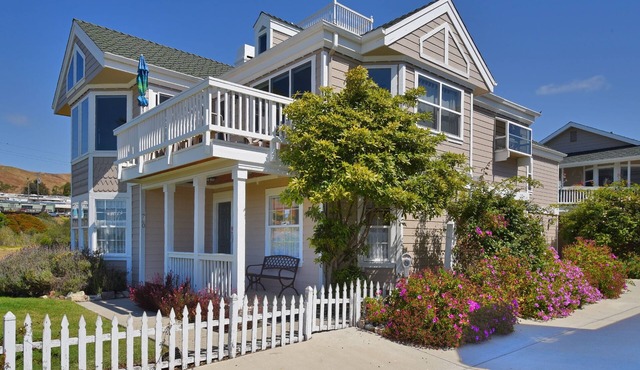 Gathering Place overlooking beach, pier, and downtown Cayucos