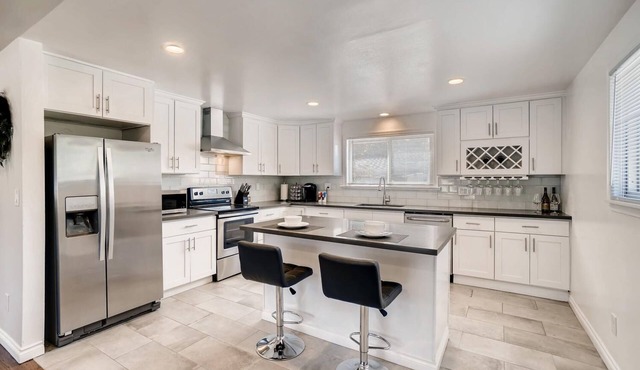 Gathering Spot 🌠 Roomy, Designer 6 BD /2 BA Home