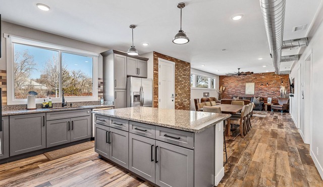 Gathering Tree's 6 Boutique Queen Suites Downtown Retreat