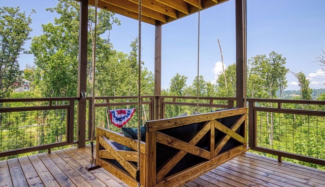Gatlinburg/Chalet Village –Pools/Dollywood/Anakeesta/Waterfalls/Smoky Mtn Trails