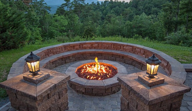 Gatlinburg Mansion: Majestic Views, Home Theater, Hot Tubs, and More!