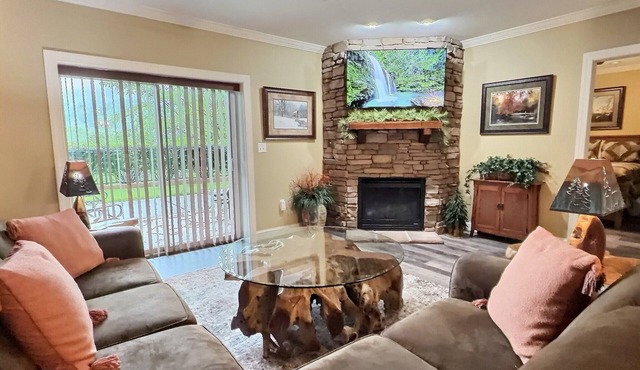 Gatlinburg's Finest Downtown Location, Restaurants, Great Mtn Views, Tranquil