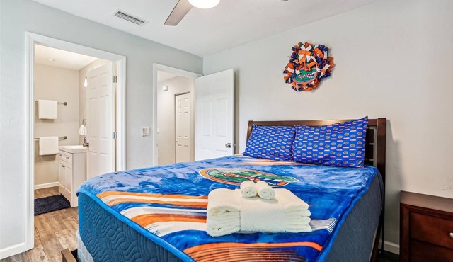 Gator Fever - Walk to UF!