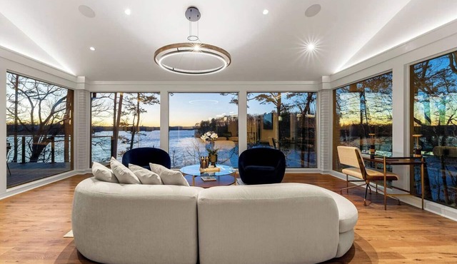 Gatsby Luxury Lake Lanier