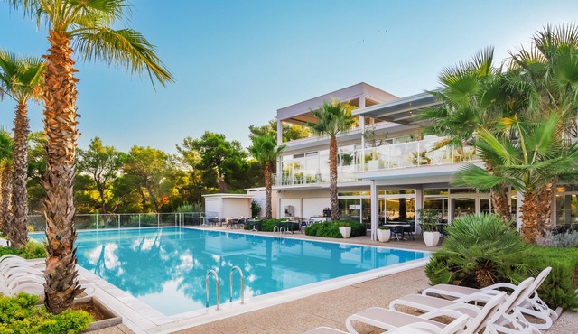 Gava Waterman Milna Resort