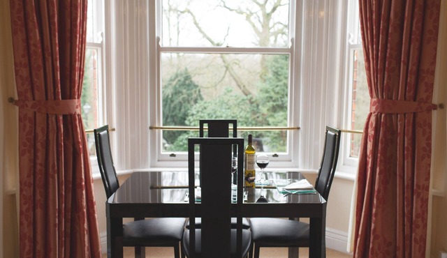 Gawsworth Apartment - Luxury Serviced Apartment in Leafy Cheshire