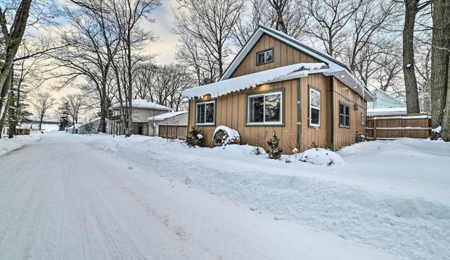 Gaylord Cottage, Walk to Lake Otsego Beaches!