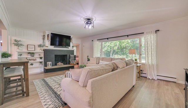 Gaylord Family Home: Walk to Shops & Restaurants!