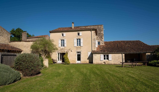 Gazaupouy Côté Sud, enclosed garden and swimming pool overlooking the Gers and Pyrenees mountains