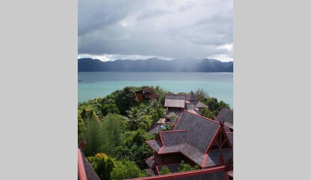 Gaze 2: Modern Tropical Seaview Villa