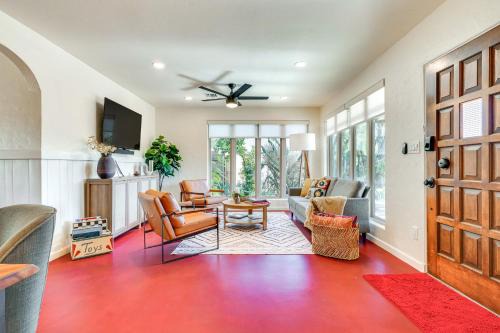 Gazebo, Patios & Grill: Colorful Tucson Retreat!