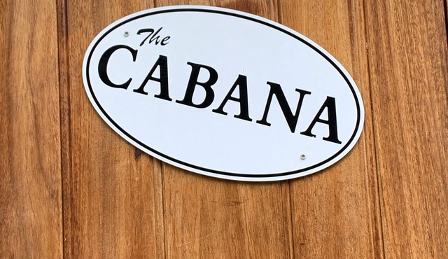 The Cabana ideal home to play & stay. Private Hot Tun and garden