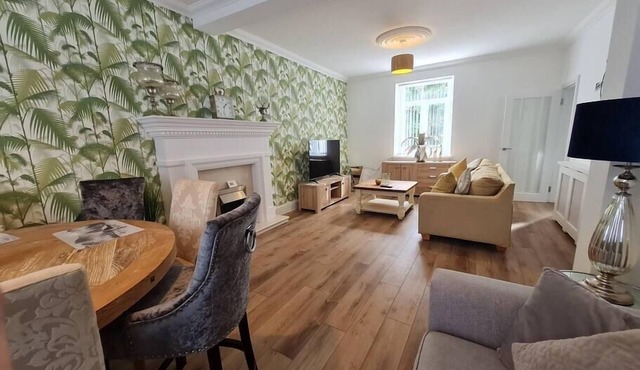 Beautiful 4 bedroom house near town centre. BPW