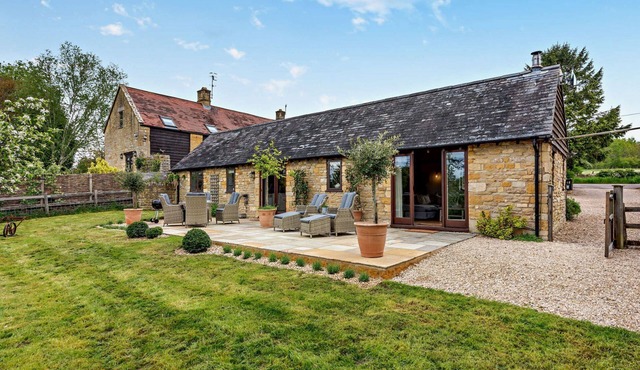 Luxury one bedroom dog friendly Cotswold holiday cottage - Perry Cottage