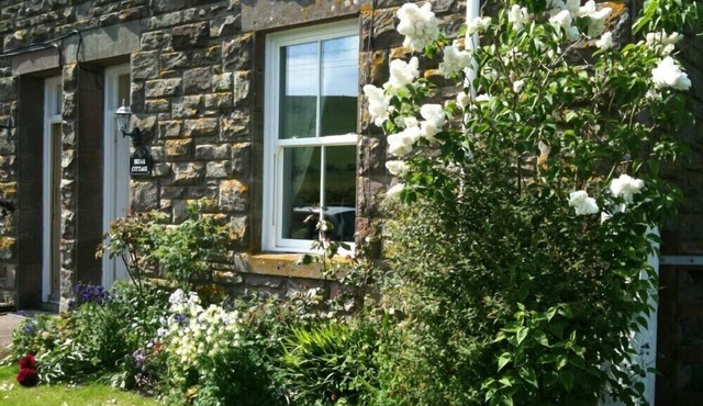 BRIAR COTTAGE, pet friendly in Town Yetholm And Kirk Yetholm