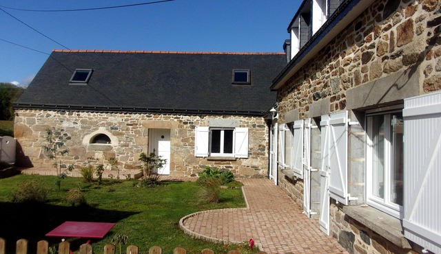 Gd Gîte in the countryside, indoor/outdoor games, animals, nice view. sea 25km away!