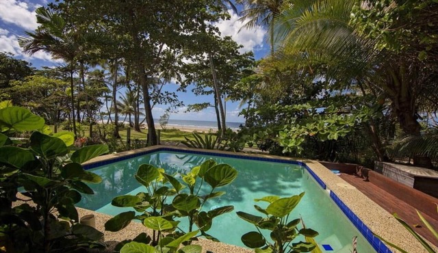 Gecko's Cottage - Absolute Beachfront