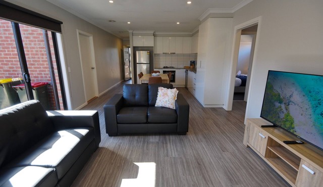 Geethree - Family escape