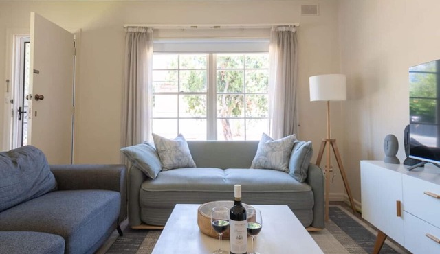 Gem Apartment 5 - Courtyard I Beach I Wifi I Cafes