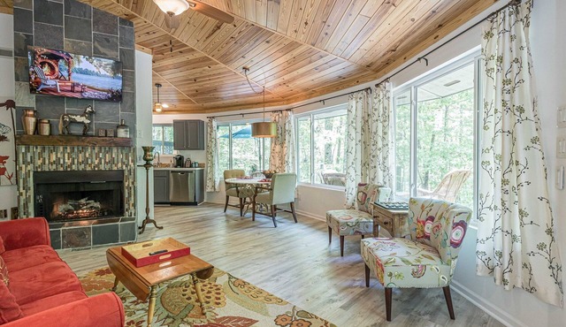 Gem - Fireplace - Forest - Relax - Wineries - Fire Pit - Grill - ROKU-Vibe-Queen