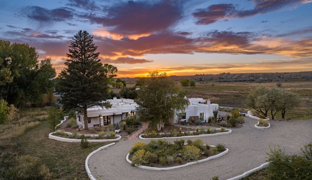 Gem Hacienda-Taos-Luxe Home-9 bedrooms-Sleeps 30-Book Now!