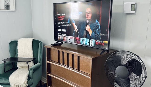 Gem in Da Pearl - Cozy, Clean 2 Bedroom Basement Apartment. 1 Queen & 2 Dbl Beds