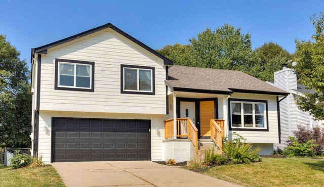 Gem in West Dsm | 4BD/3BA Home | Perfect Location
