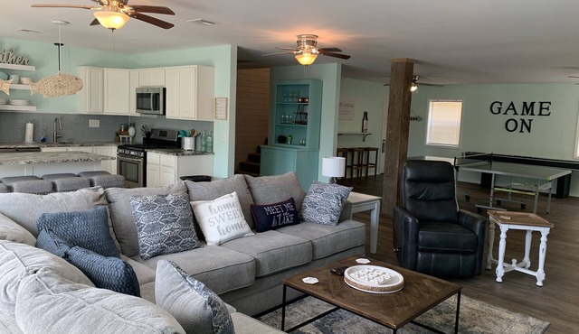 Gem on Lake Tenkiller with open floor plan and game room for kids/adults.