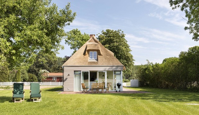 Gem under thatch with stove and sauna in Holzdorf