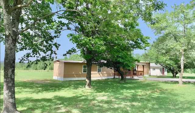 Gene's Retreat, charming lakeside 3 bed 2 bath peaceful home near Ft Gibson Lake